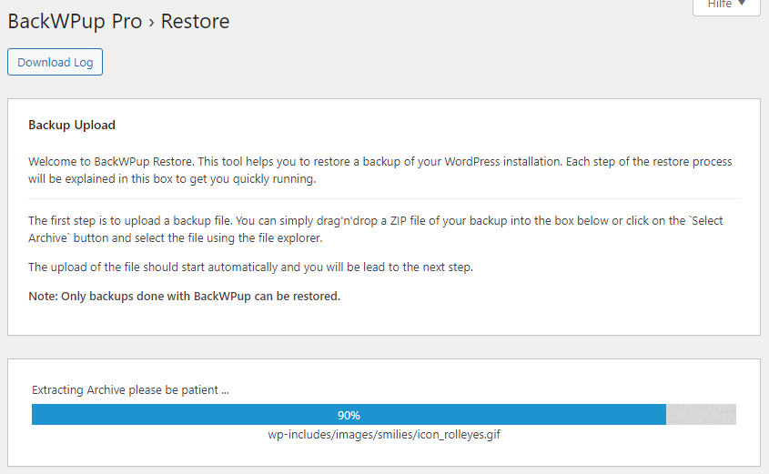 Ein Screenshot von BackWPup, bei dem ein Fortschrittsbalken vom Entpacken sichtbar ist.